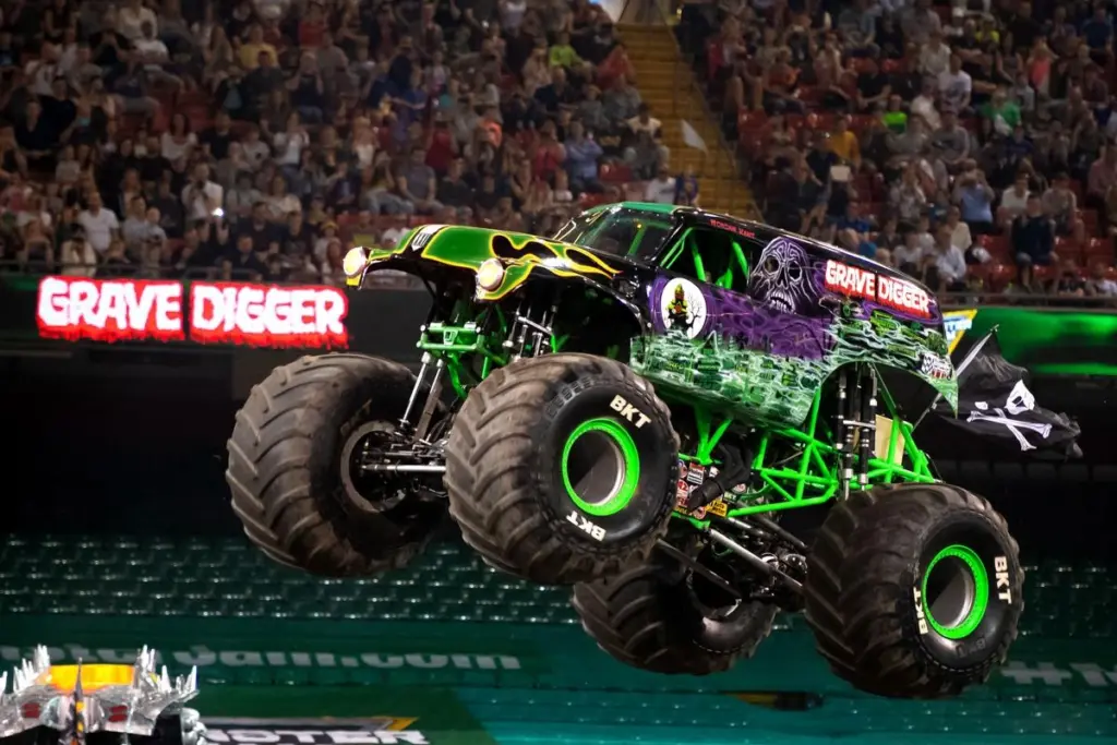 Grave Digger, ThunderROARus, and El Toro Loco competing at Philadelphia show.