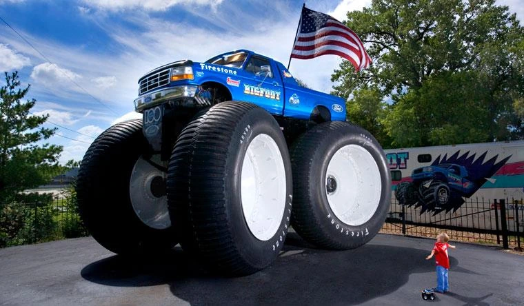 Bigfoot 5 official record truck and Monster Max 2 size debate.